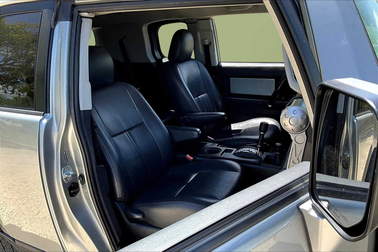 Thumbnail: 2012 Toyota FJ Cruiser - 7