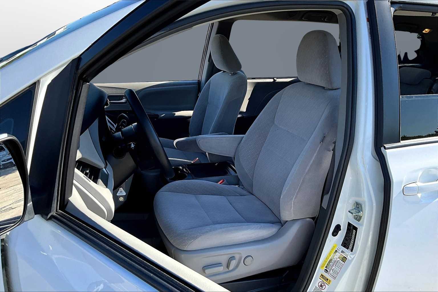 Thumbnail: 2017 Toyota Sienna - 25