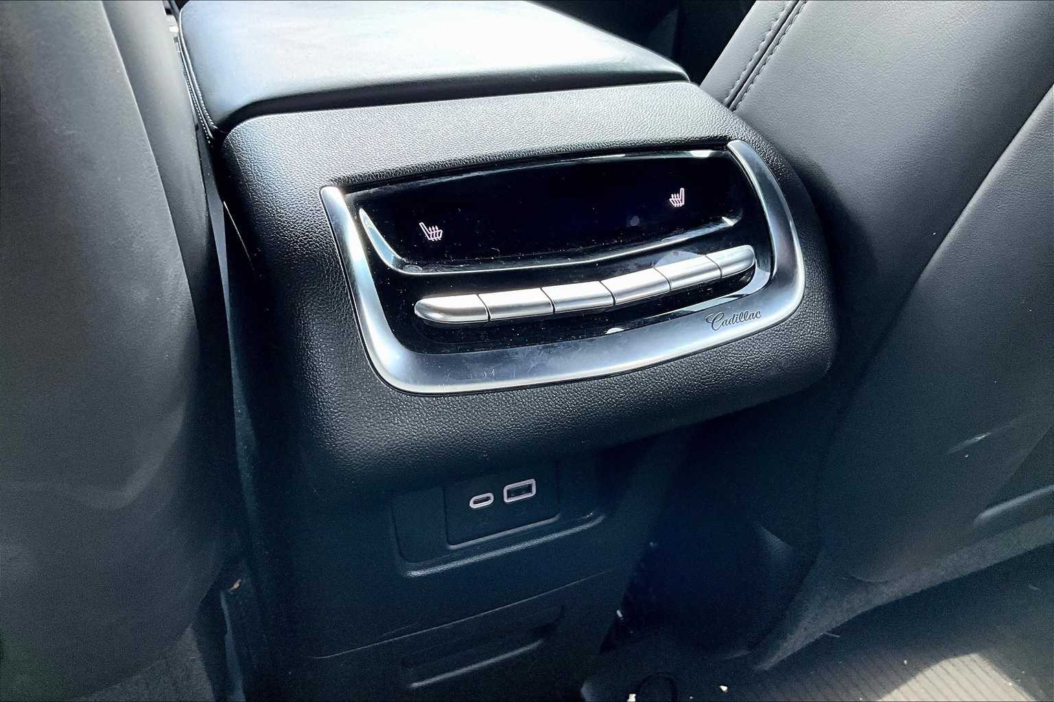 Thumbnail: 2021 Cadillac XT6 - 24