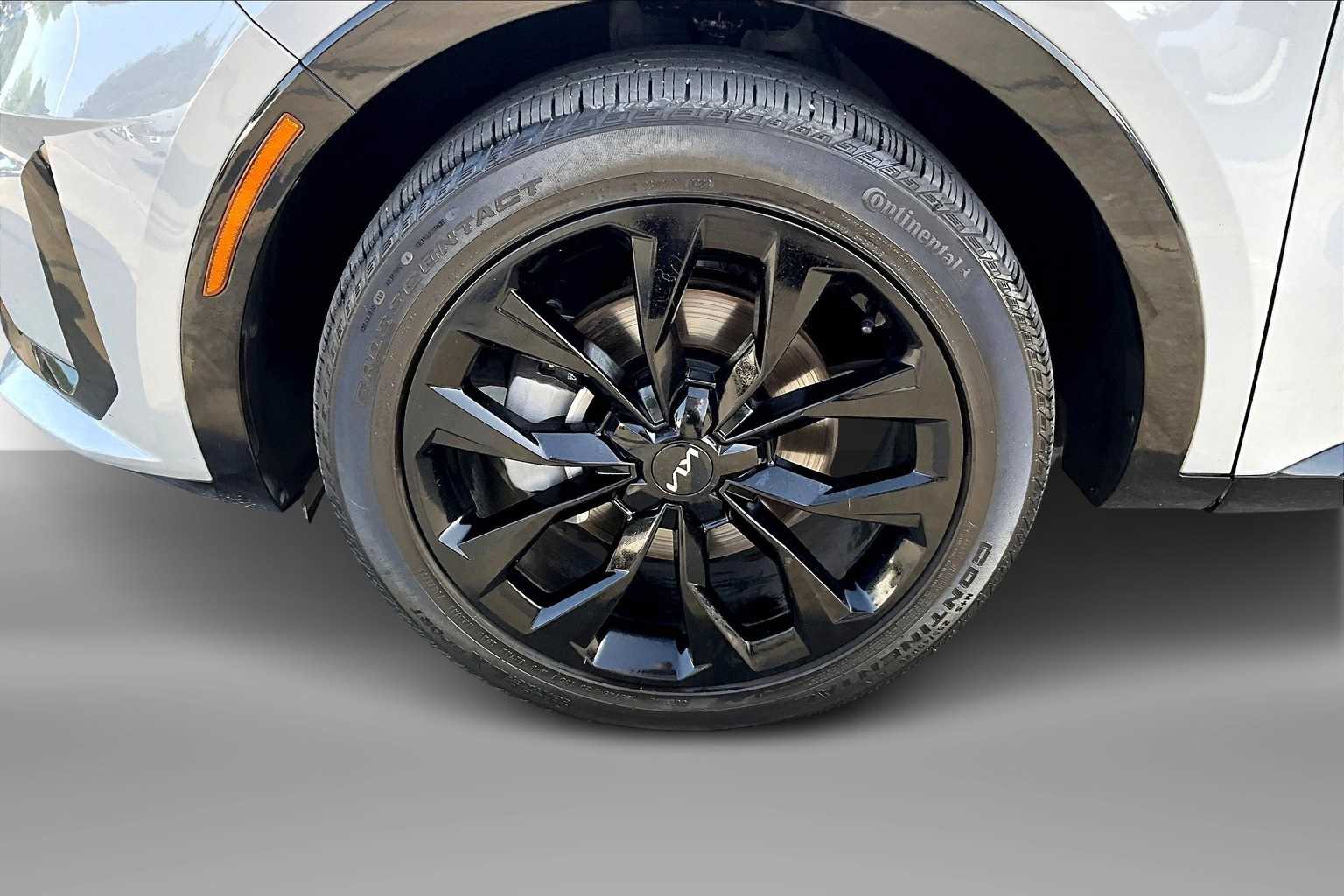 Thumbnail: 2023 Kia Sorento - 8