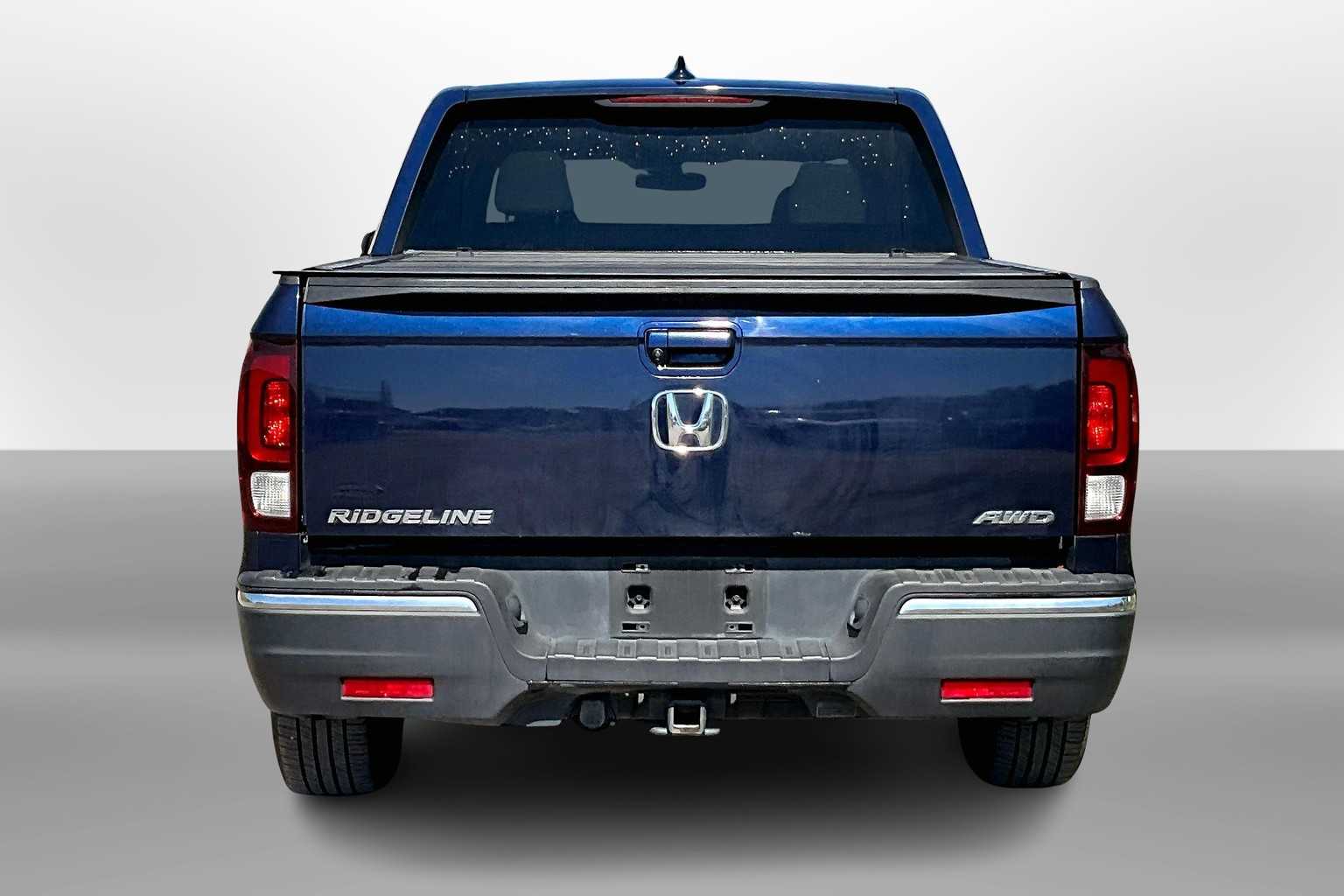 2017 Honda Ridgeline RTL-T photo 4