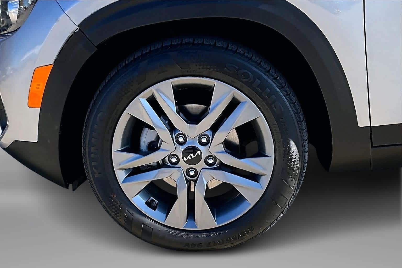 Thumbnail: 2023 Kia Seltos - 8