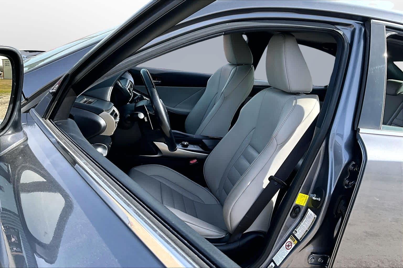 Thumbnail: 2016 Lexus IS - 24