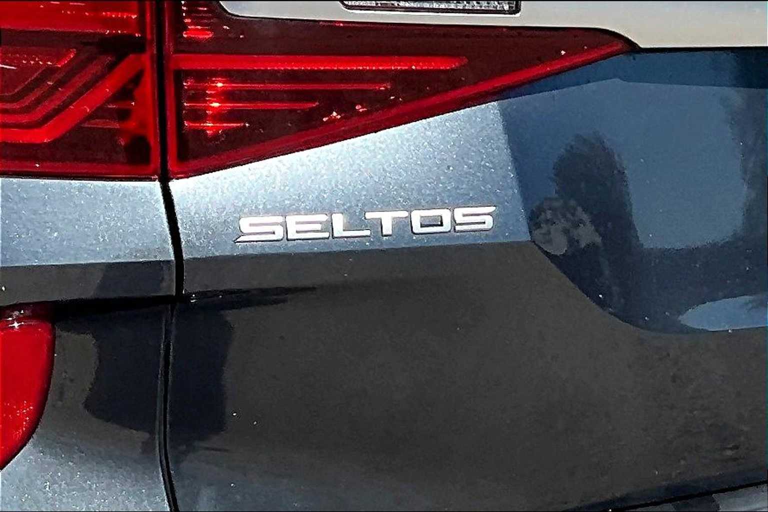 Thumbnail: 2023 Kia Seltos - 32