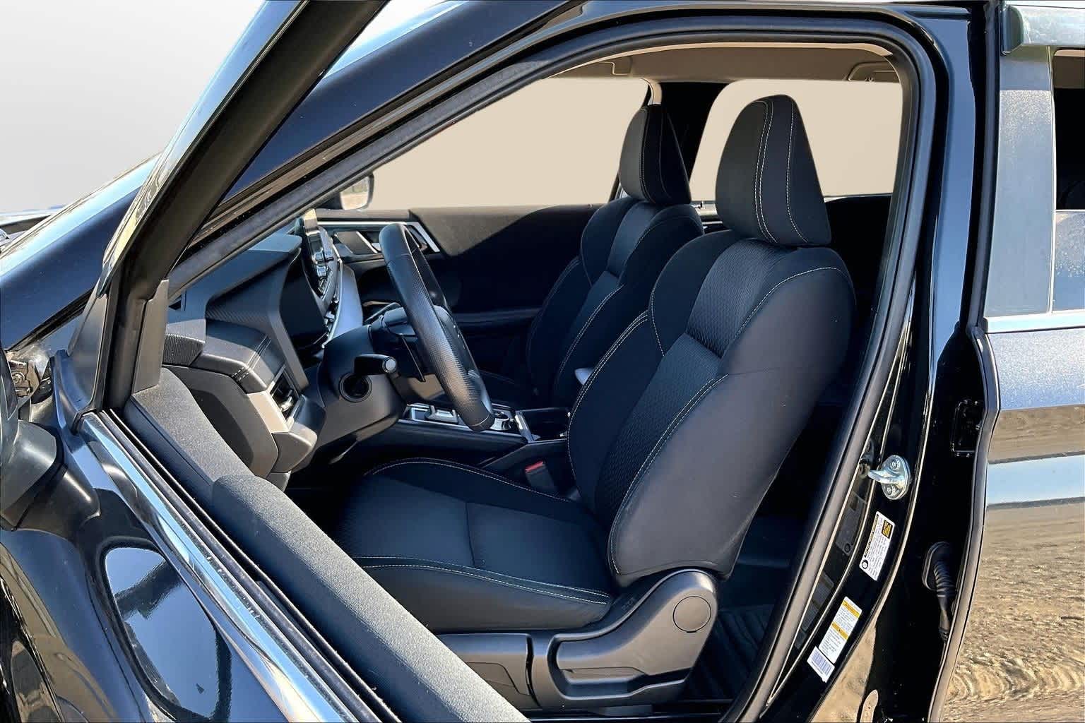 Thumbnail: 2022 Mitsubishi Outlander - 24