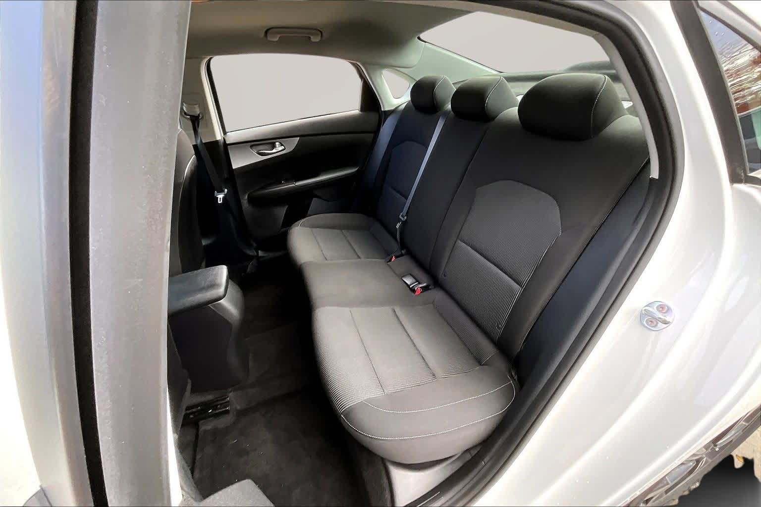 Thumbnail: 2021 Kia Forte - 26