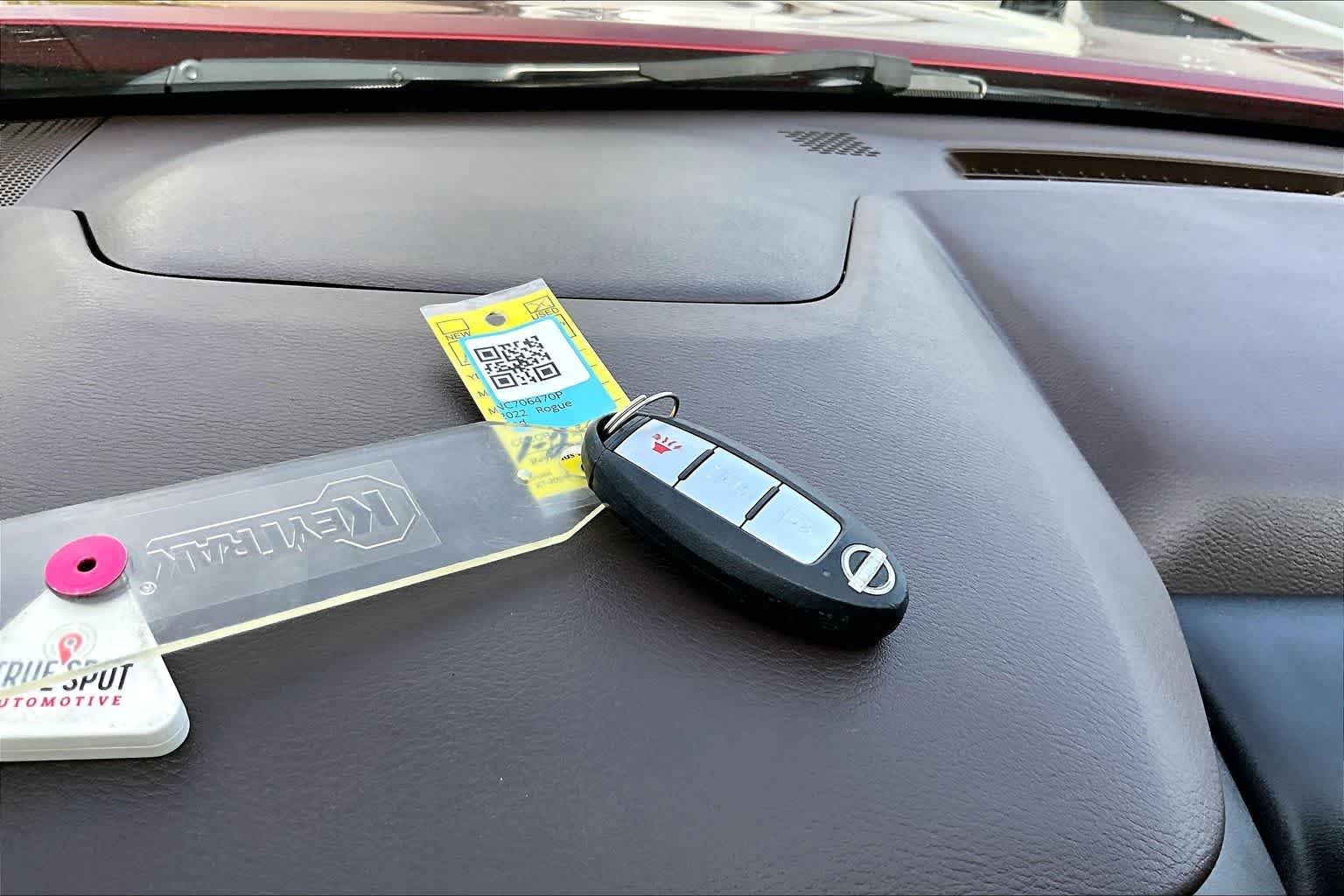 Thumbnail: 2022 Nissan Rogue - 9