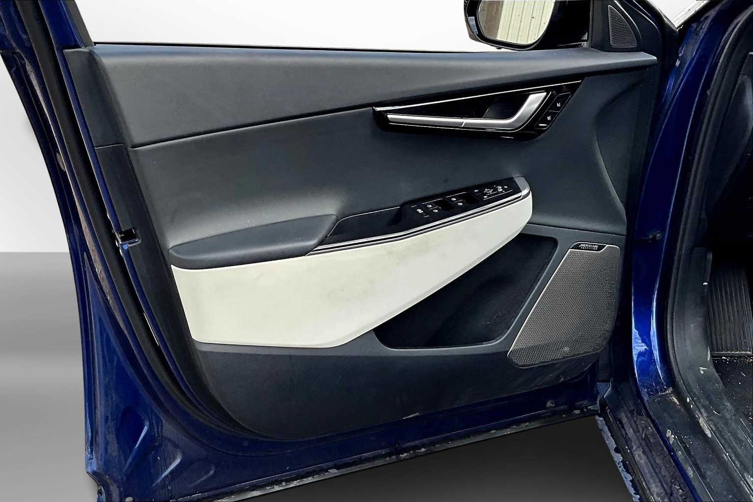 Thumbnail: 2022 Kia EV6 - 17