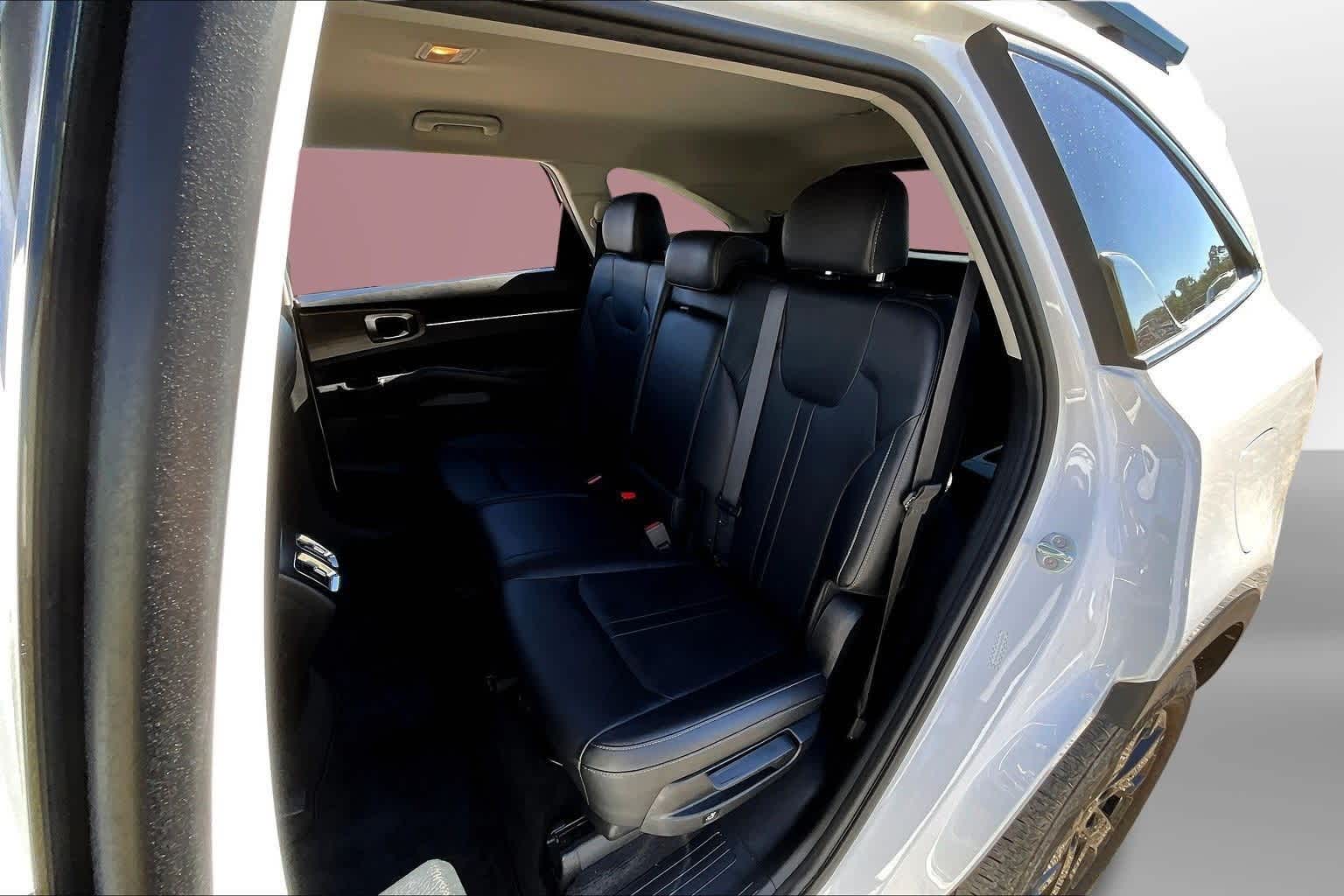 Thumbnail: 2023 Kia Sorento - 27