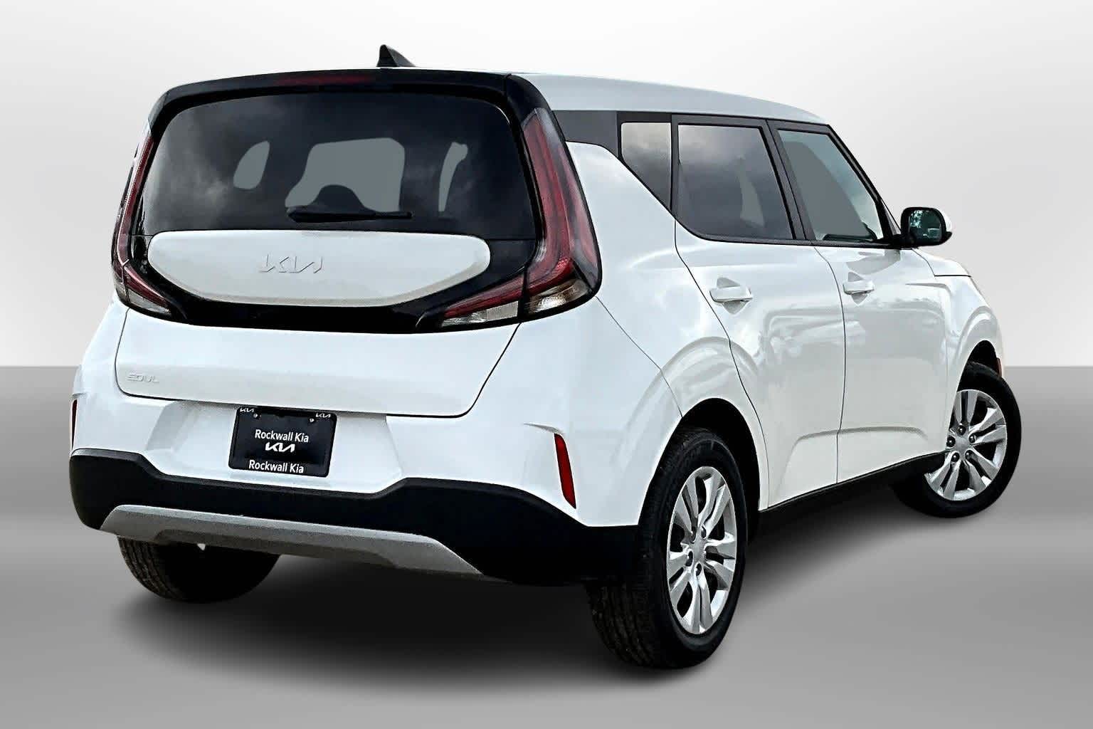2023 Kia Soul LX photo 2