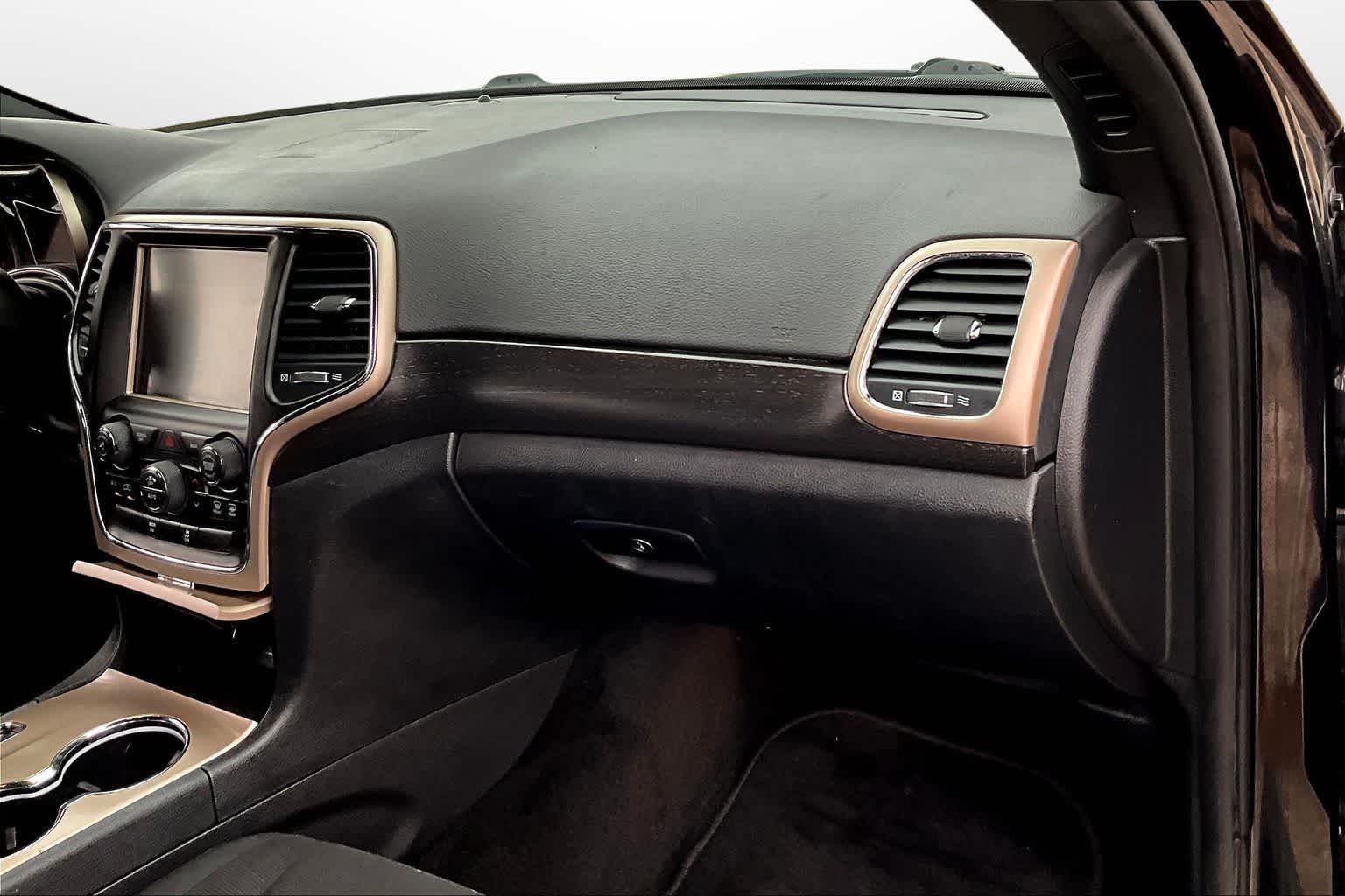 Thumbnail: 2015 Jeep Grand Cherokee - 15