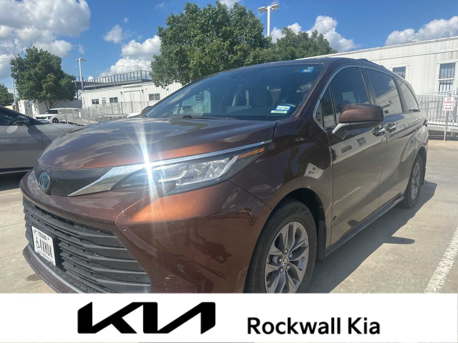 Thumbnail: 2022 Toyota Sienna - 1