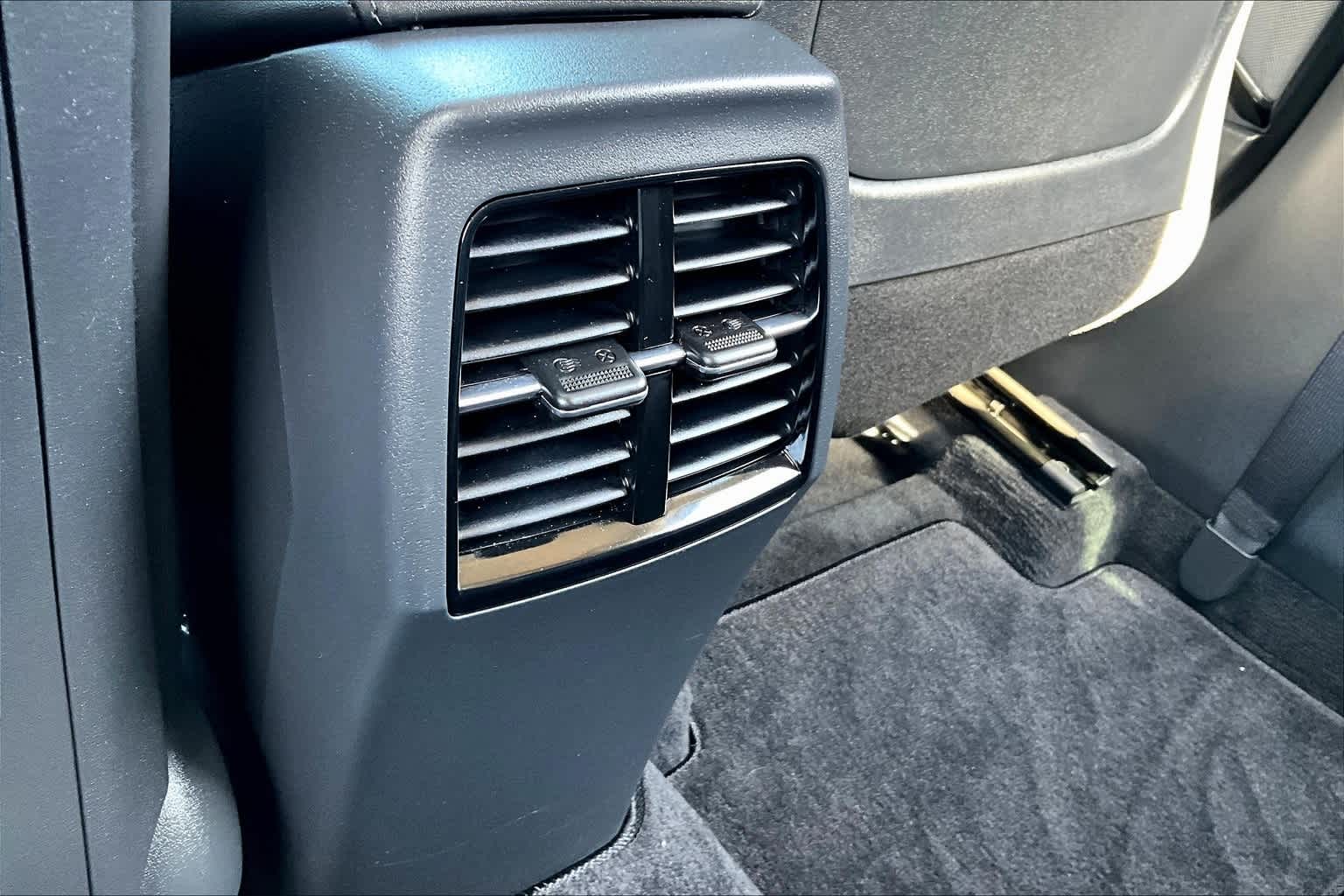 2023 Kia Niro SX Touring 24
