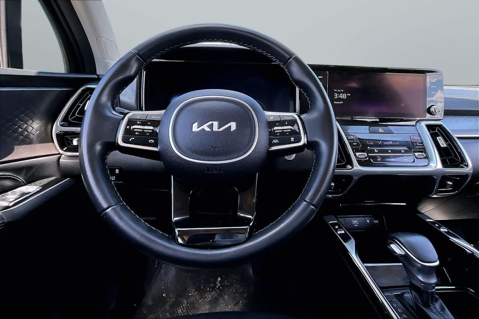 Thumbnail: 2023 Kia Sorento - 4