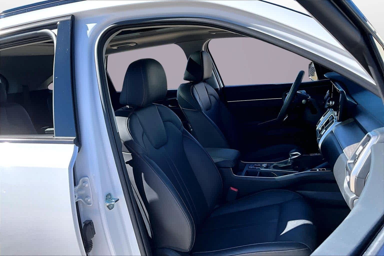 Thumbnail: 2023 Kia Sorento - 7