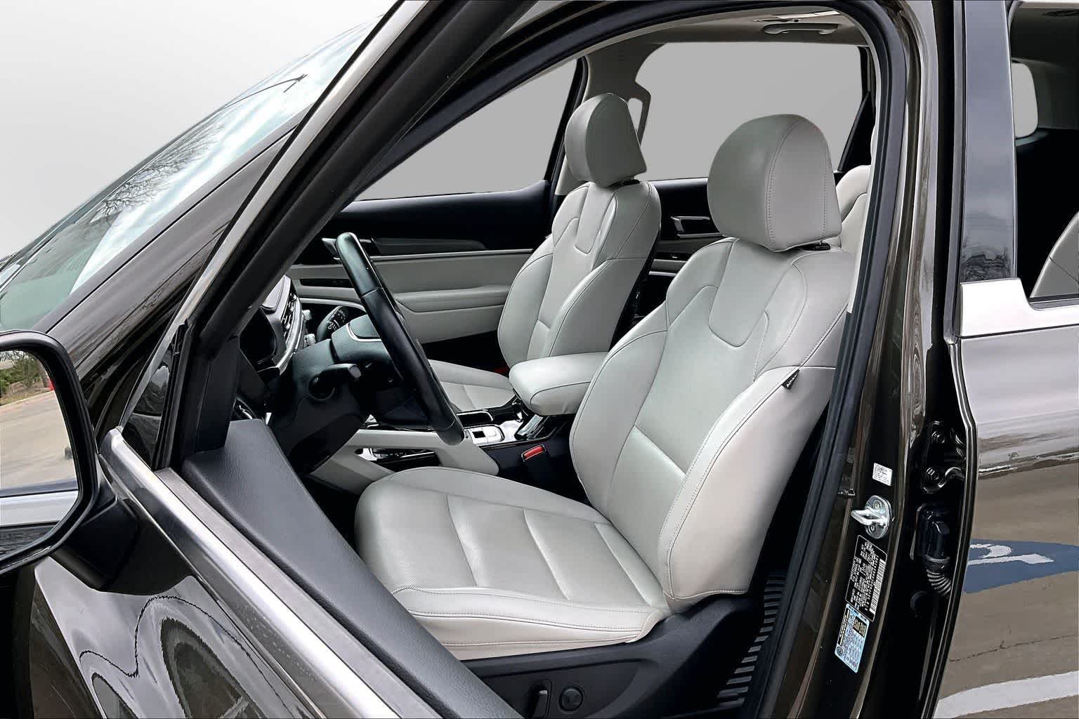 Thumbnail: 2022 Kia Telluride - 24