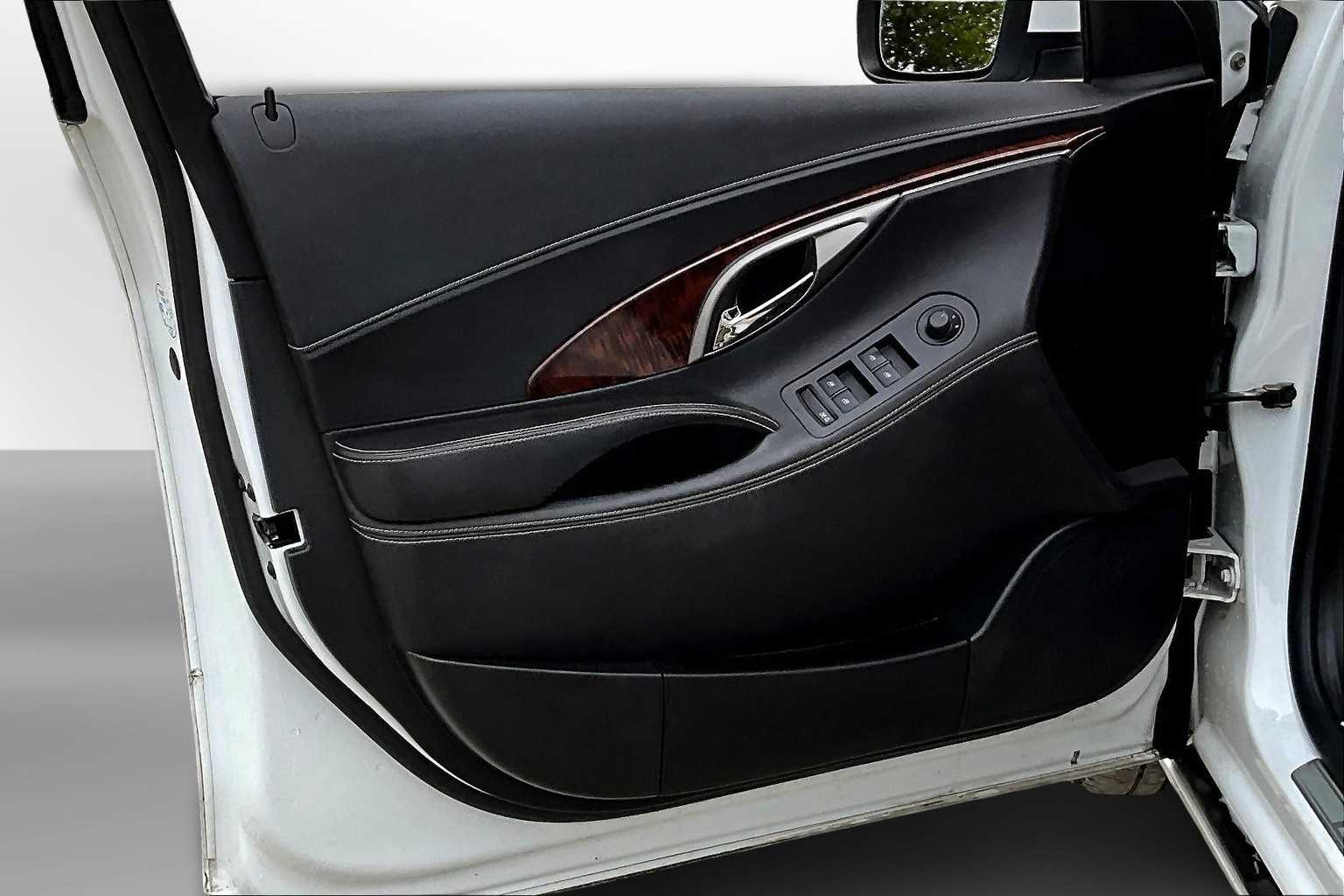 Thumbnail: 2012 Buick LaCrosse - 17