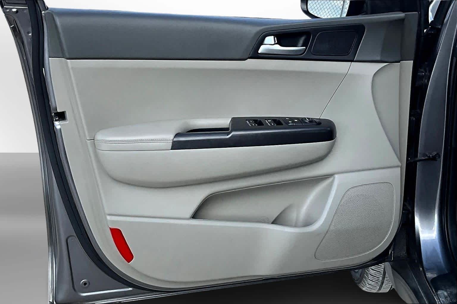 Thumbnail: 2017 Kia Sportage - 17