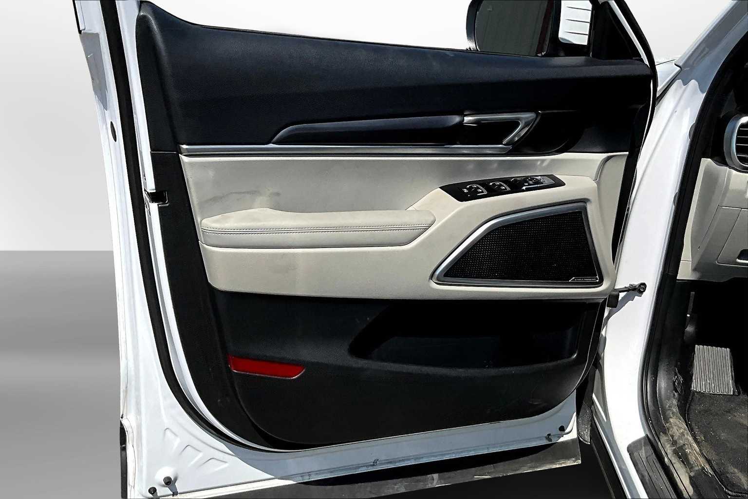 Thumbnail: 2023 Kia Telluride - 16