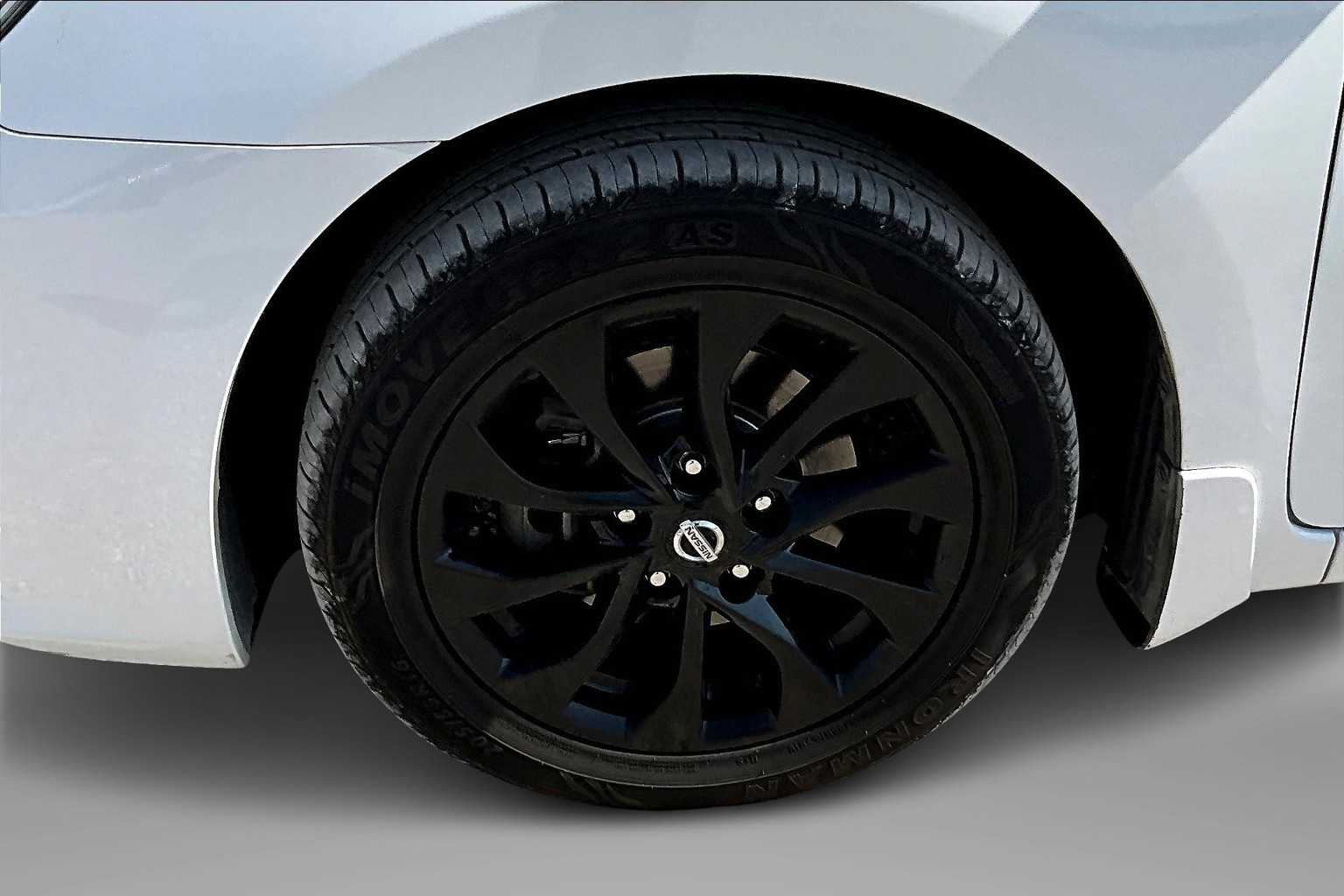 Thumbnail: 2018 Nissan Sentra - 8