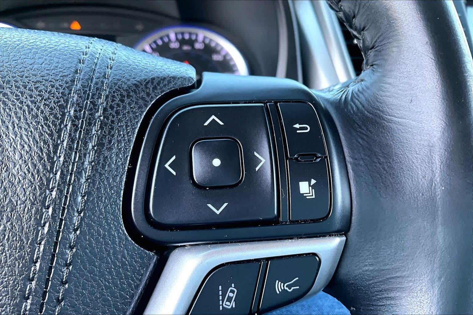 Thumbnail: 2017 Toyota Highlander - 20