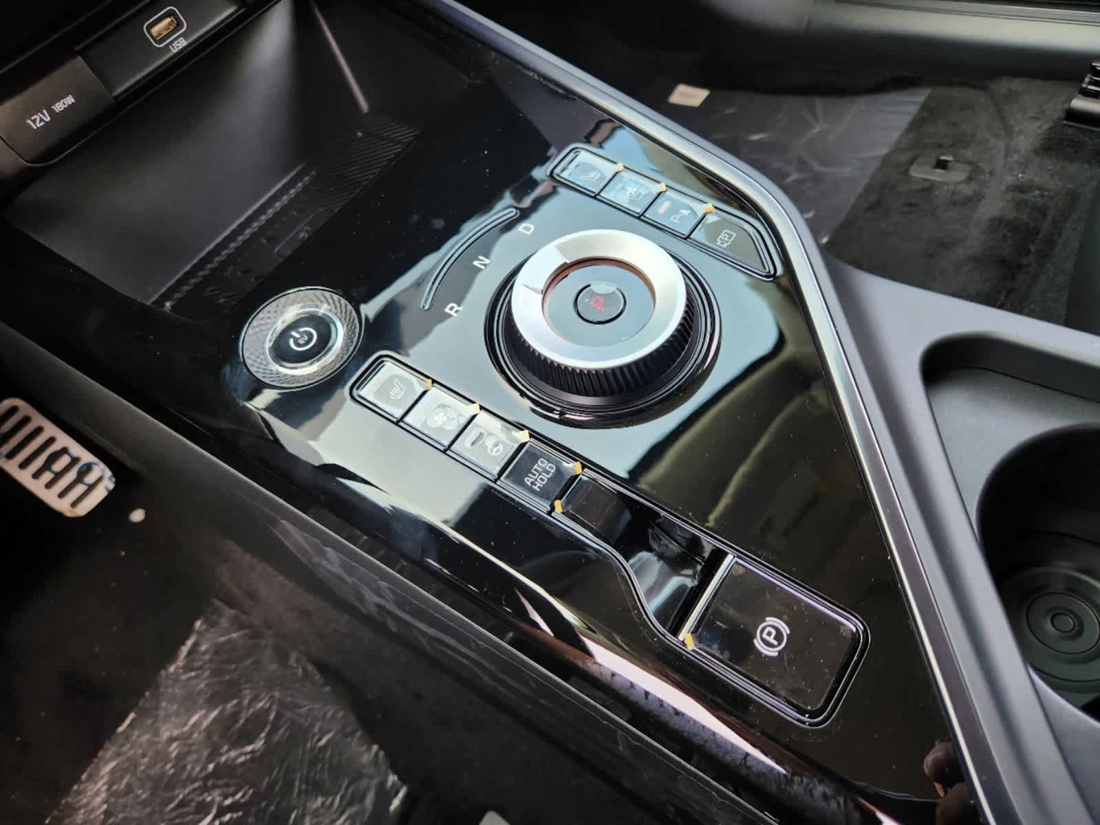 Thumbnail: 2023 Kia Niro - 17