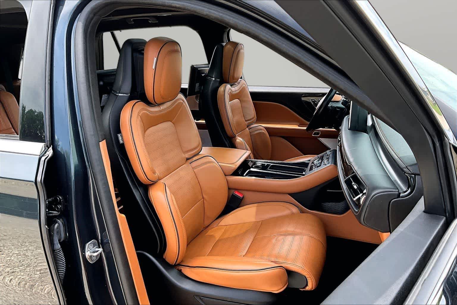 Thumbnail: 2023 Lincoln Aviator - 6
