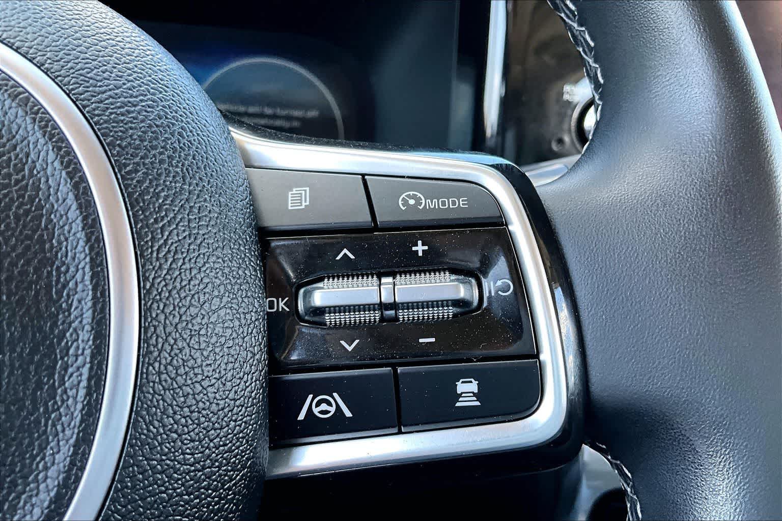 Thumbnail: 2023 Kia Sorento - 17