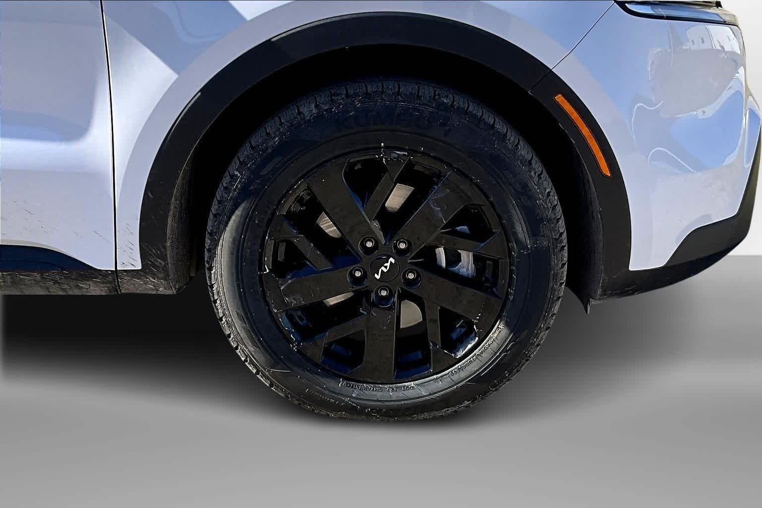 Thumbnail: 2023 Kia Sorento - 8