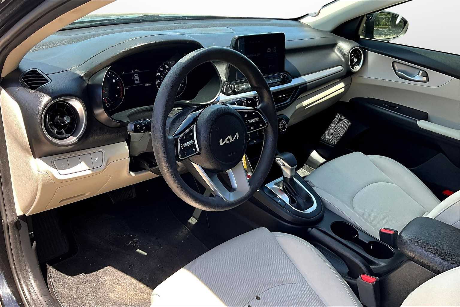 Thumbnail: 2022 Kia Forte - 12