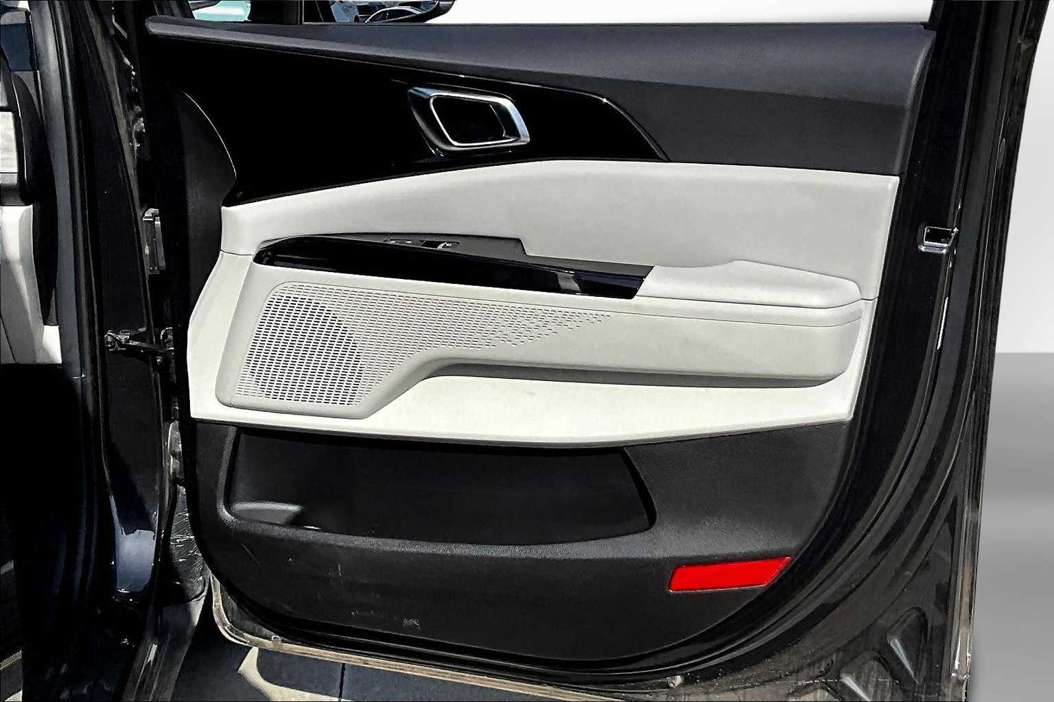 Thumbnail: 2024 Kia Carnival - 18