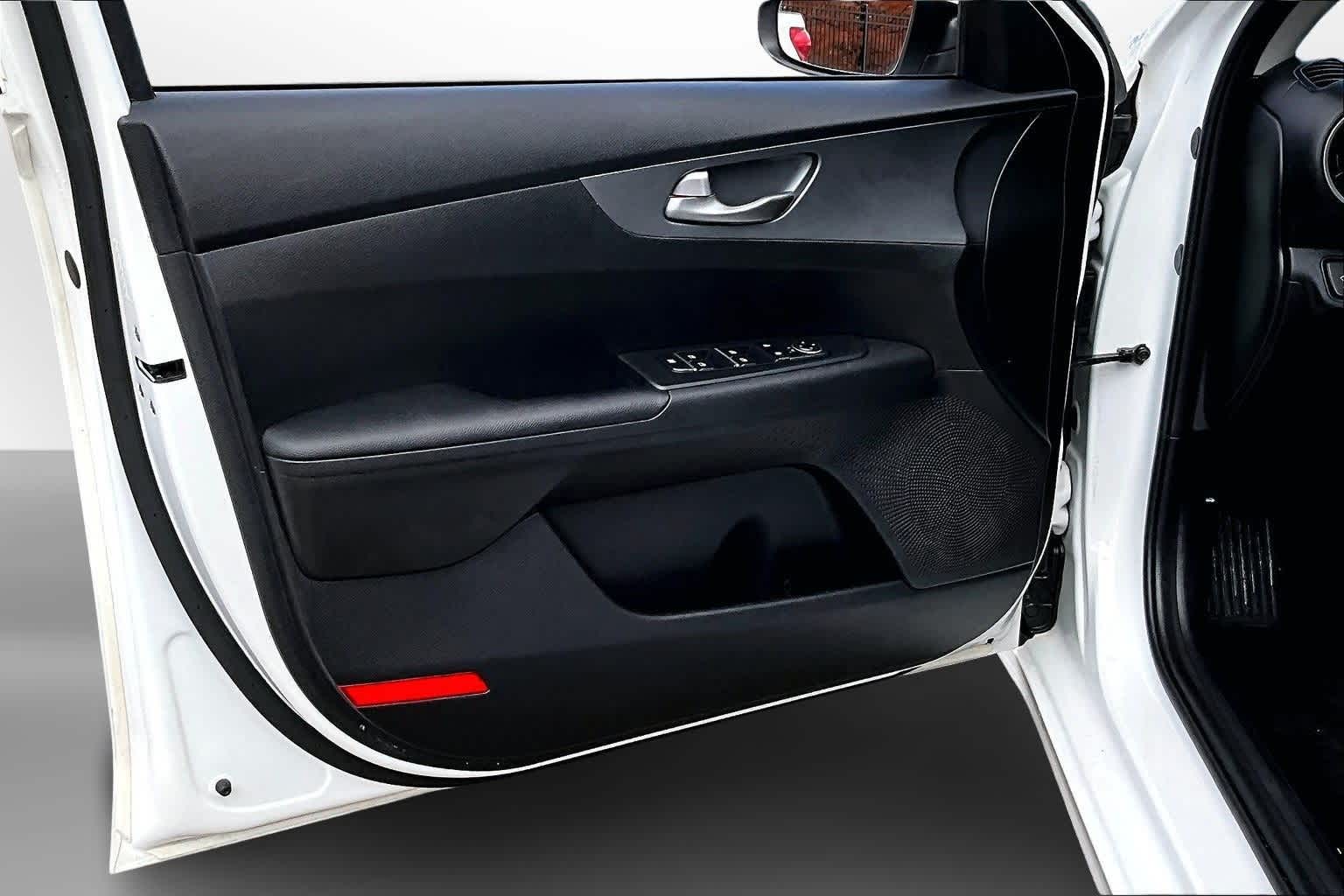 Thumbnail: 2021 Kia Forte - 17