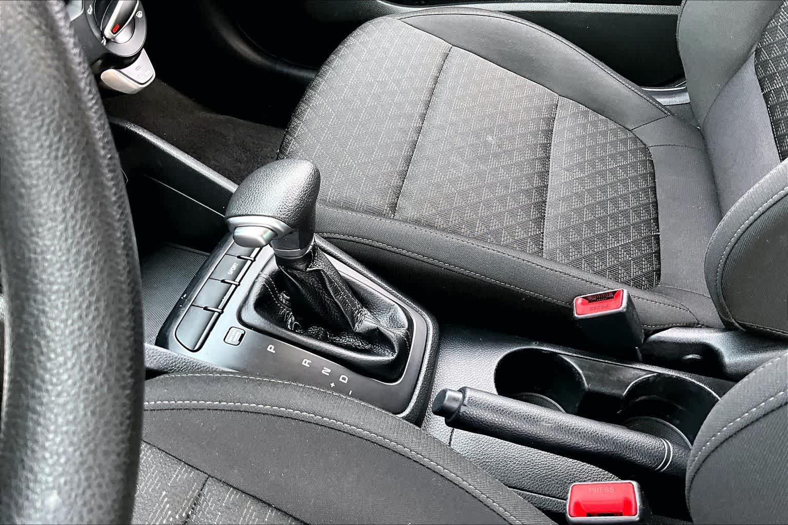 Thumbnail: 2020 Kia Rio - 11