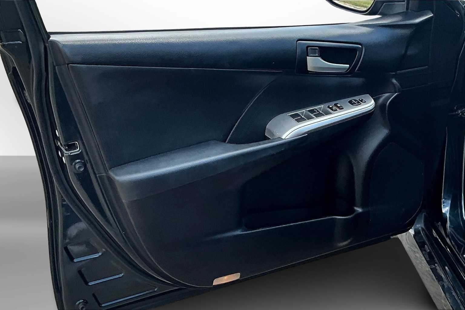 Thumbnail: 2013 Toyota Camry - 17