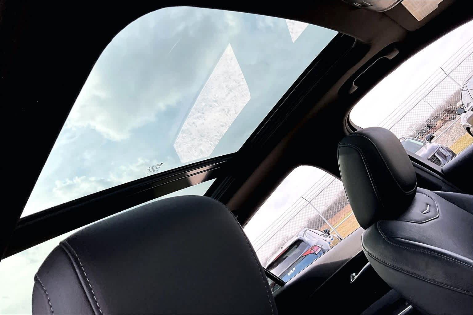 Thumbnail: 2022 Cadillac XT4 - 16