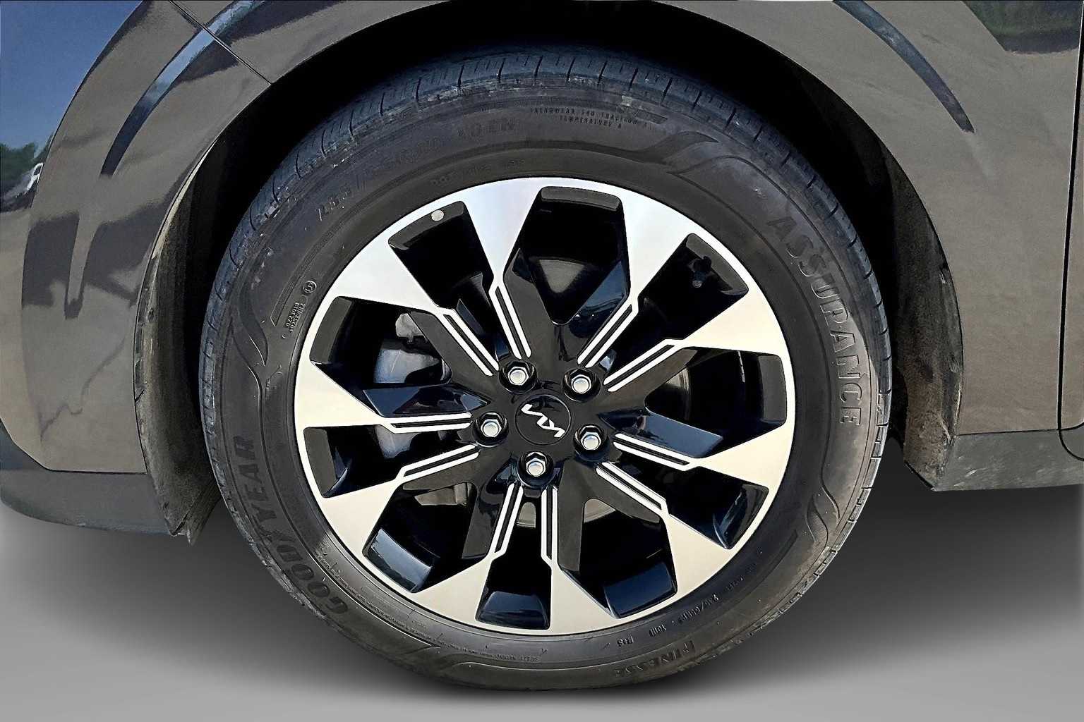 Thumbnail: 2024 Kia Carnival - 8
