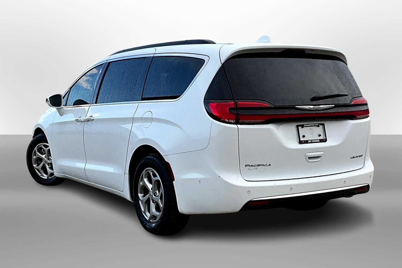 Thumbnail: 2022 Chrysler Pacifica - 11