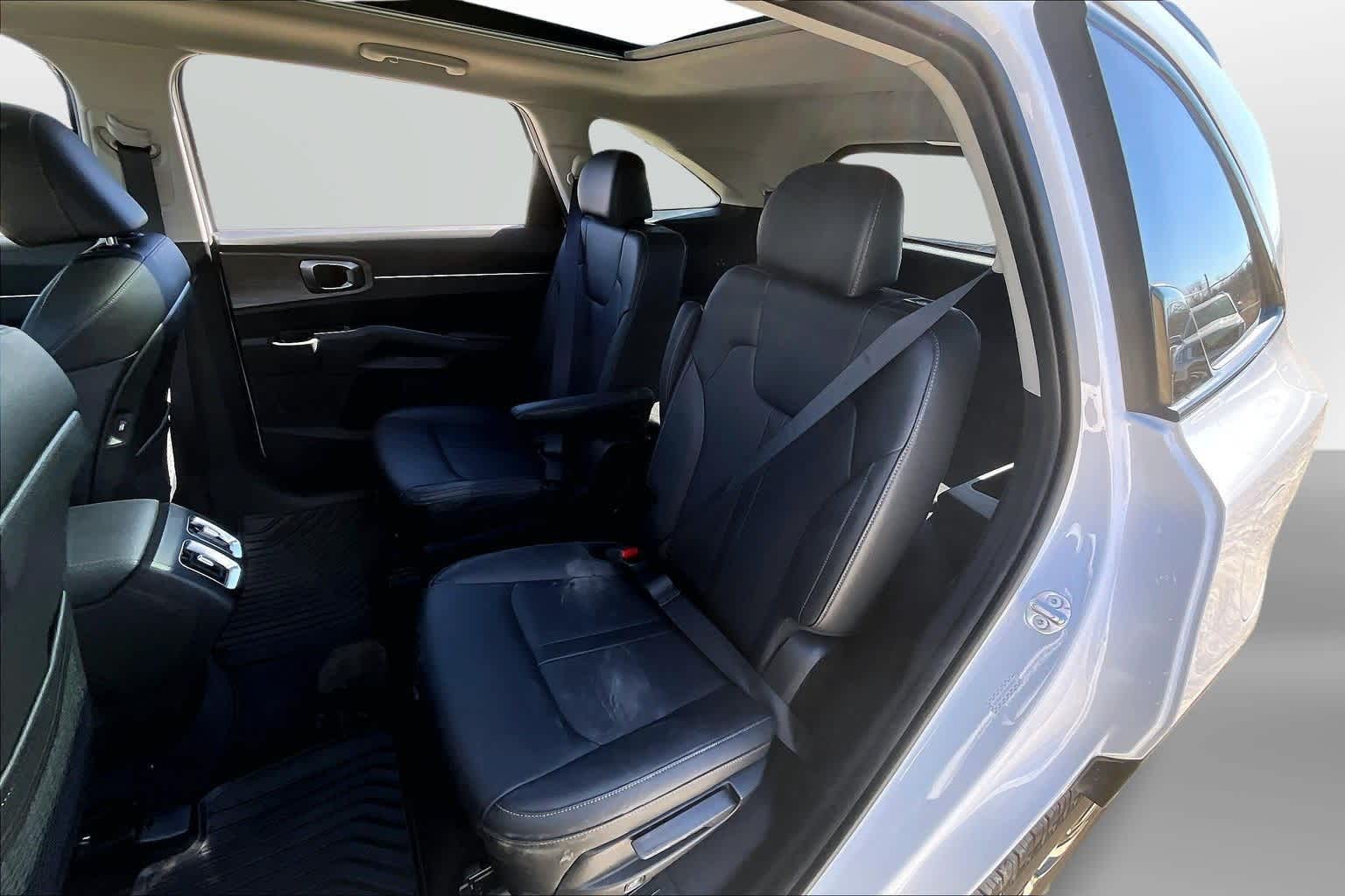 Thumbnail: 2023 Kia Sorento - 25