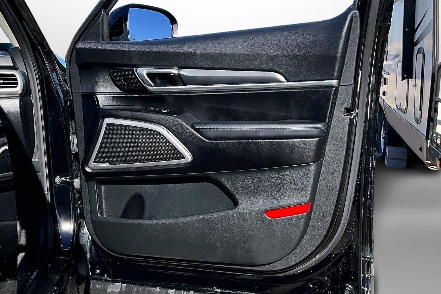 Thumbnail: 2020 Kia Telluride - 17