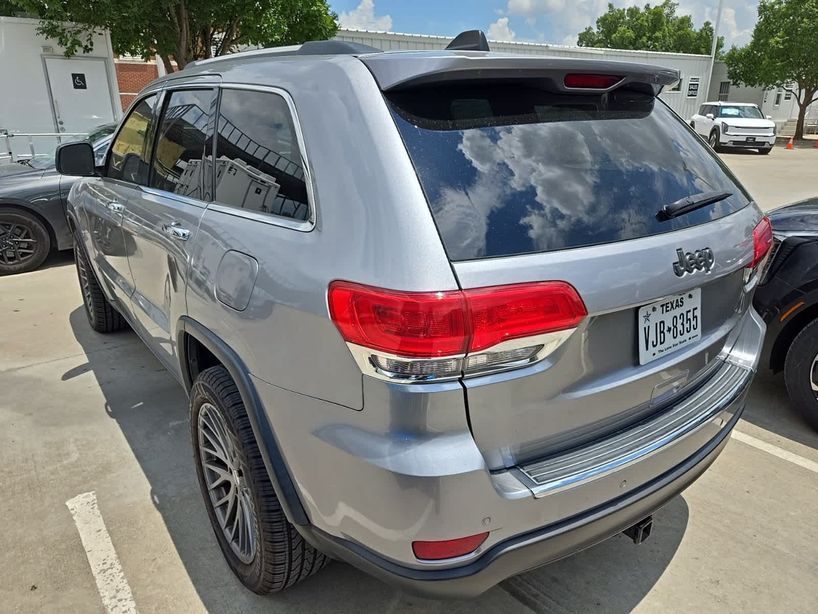 Thumbnail: 2015 Jeep Grand Cherokee - 7