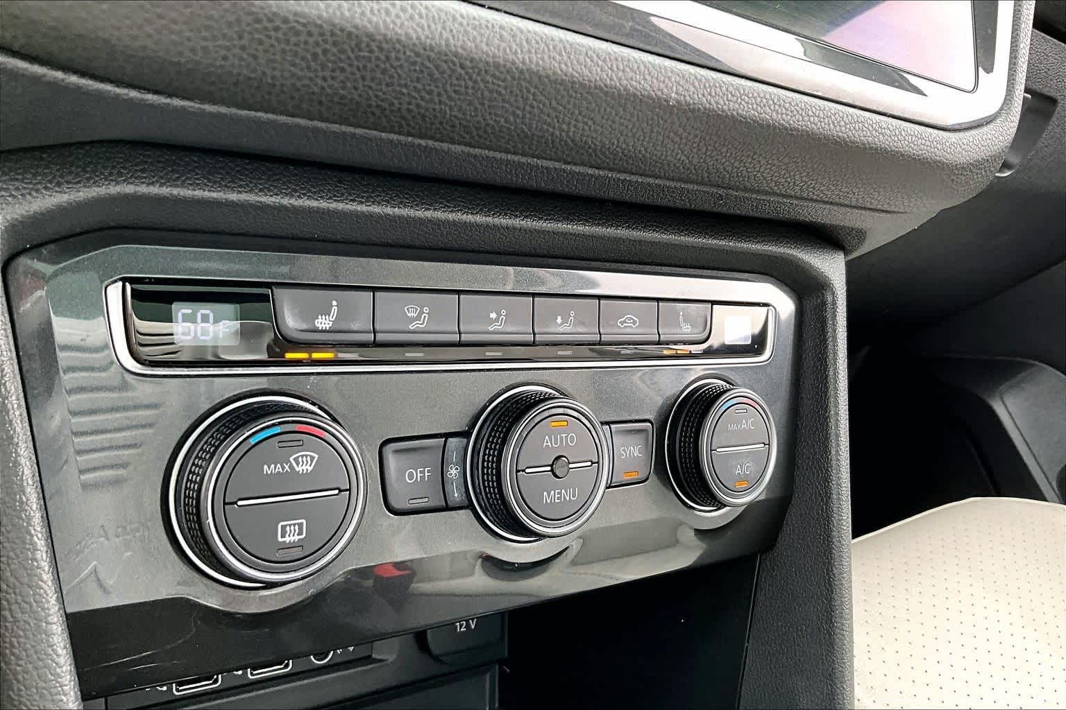 Thumbnail: 2018 Volkswagen Tiguan - 25