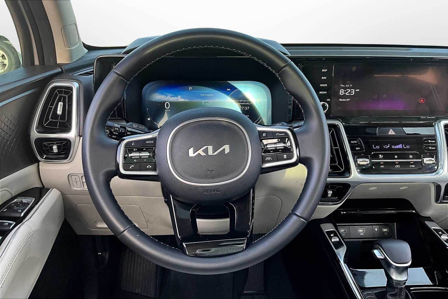 Thumbnail: 2023 Kia Sorento - 5