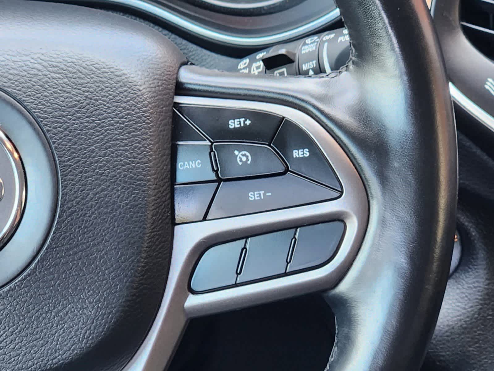 Thumbnail: 2020 Jeep Cherokee - 33