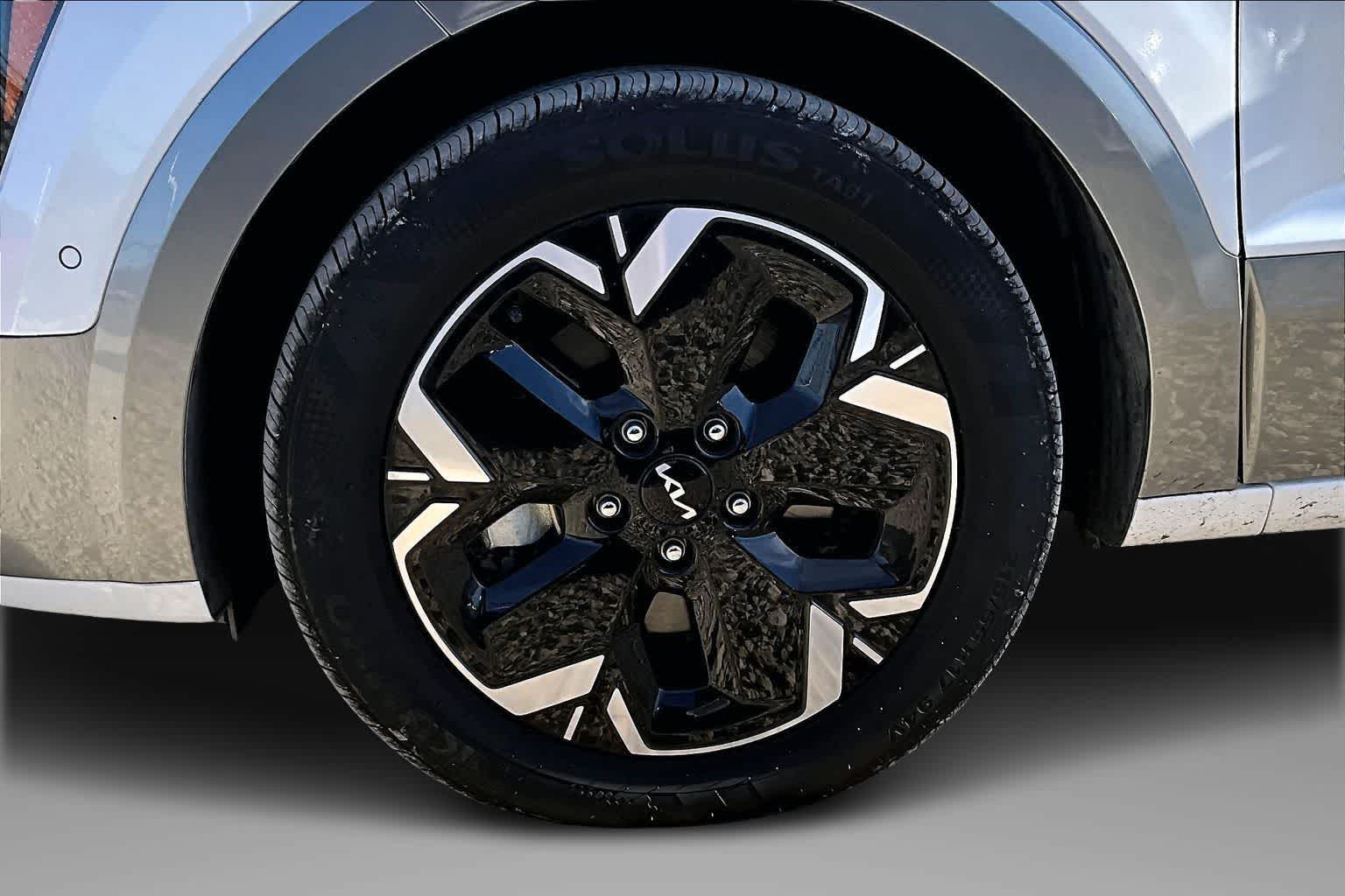 Thumbnail: 2023 Kia Niro - 8