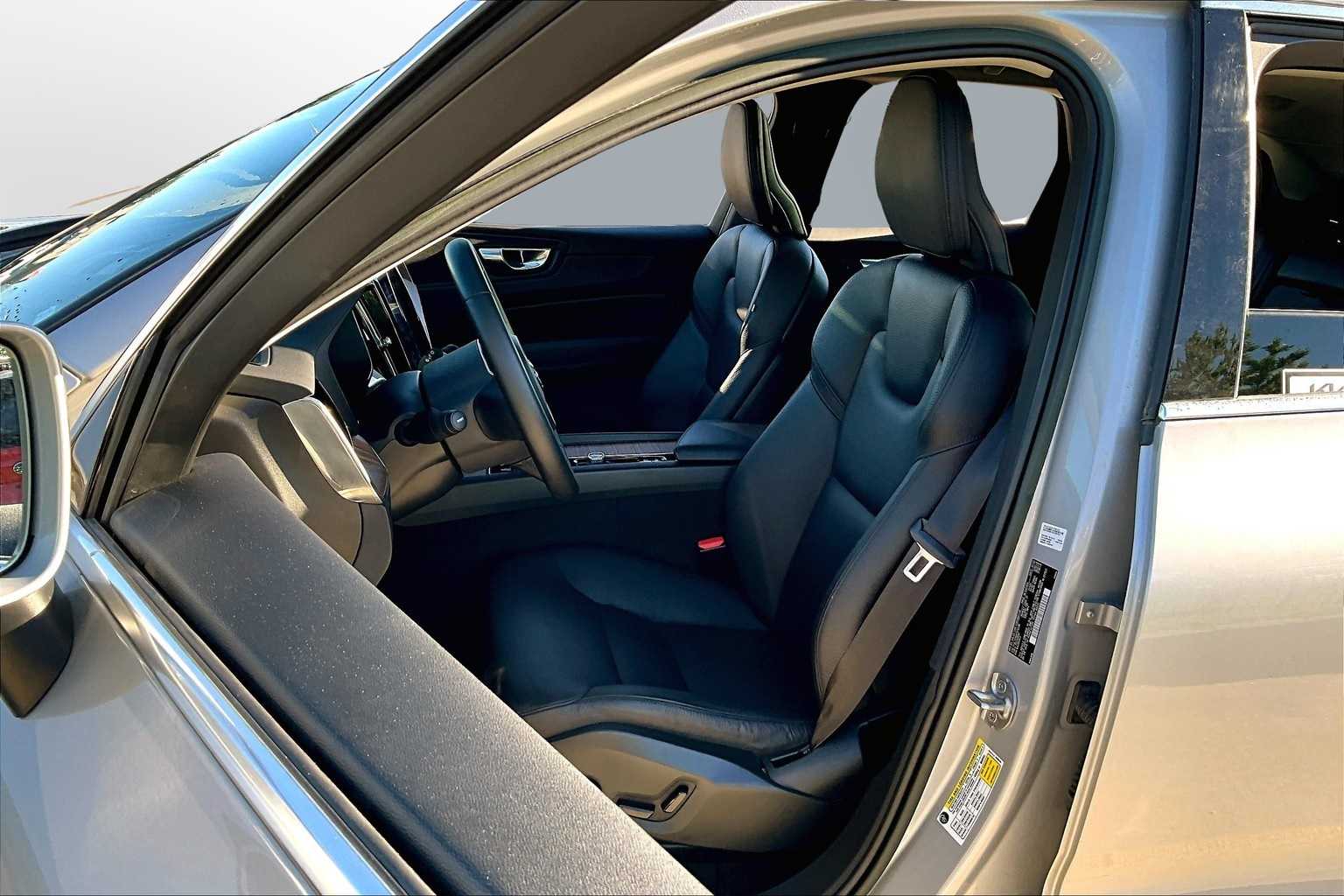 Thumbnail: 2023 Volvo XC60 - 25