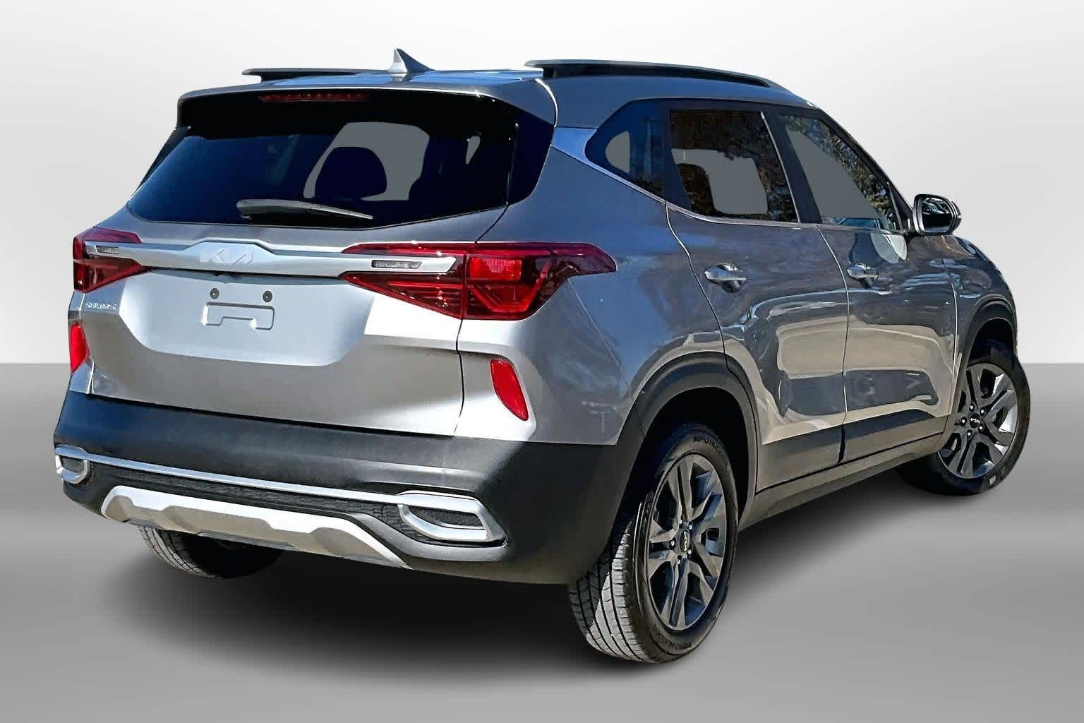 Thumbnail: 2023 Kia Seltos - 2