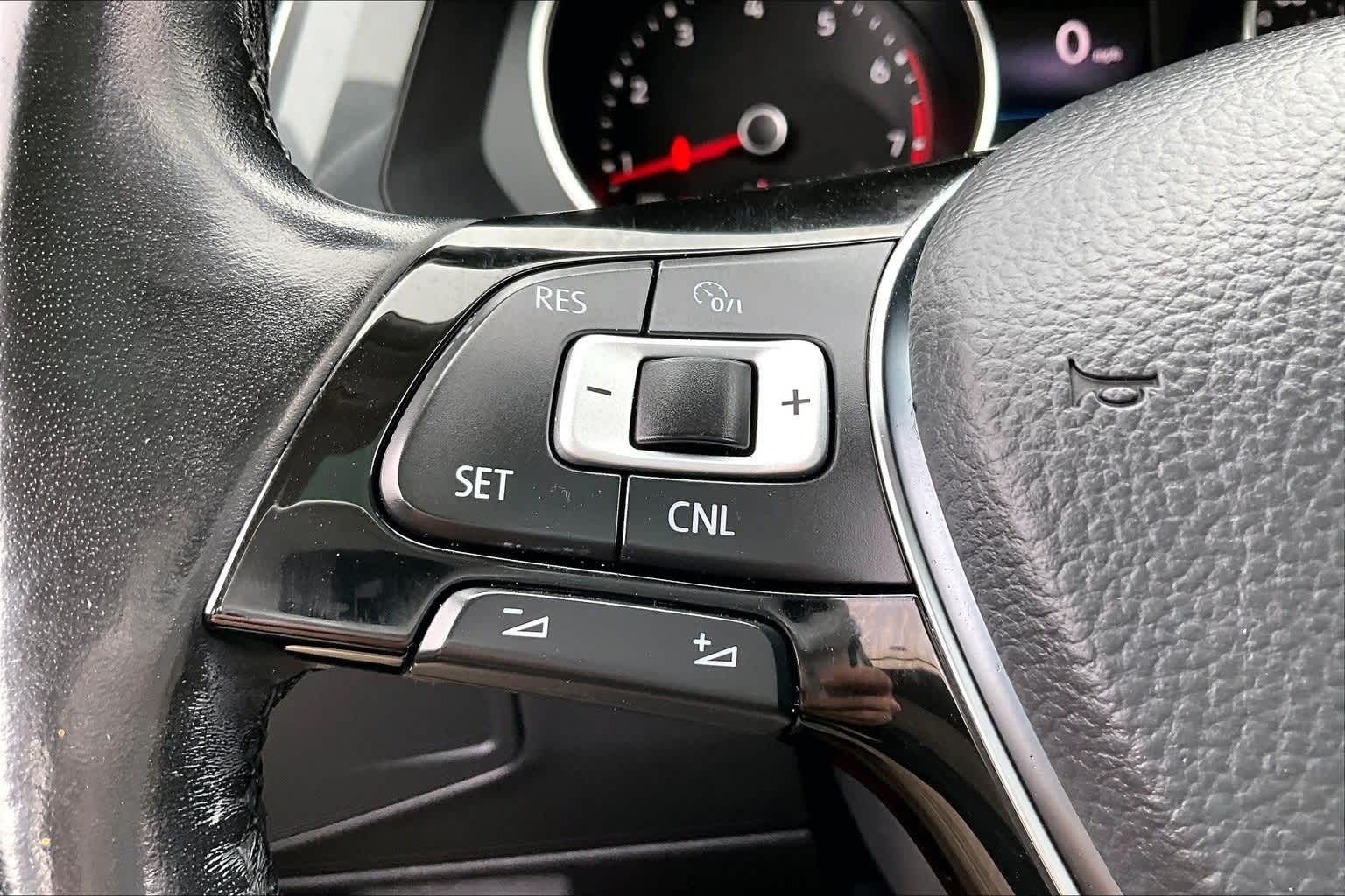 Thumbnail: 2018 Volkswagen Tiguan - 19