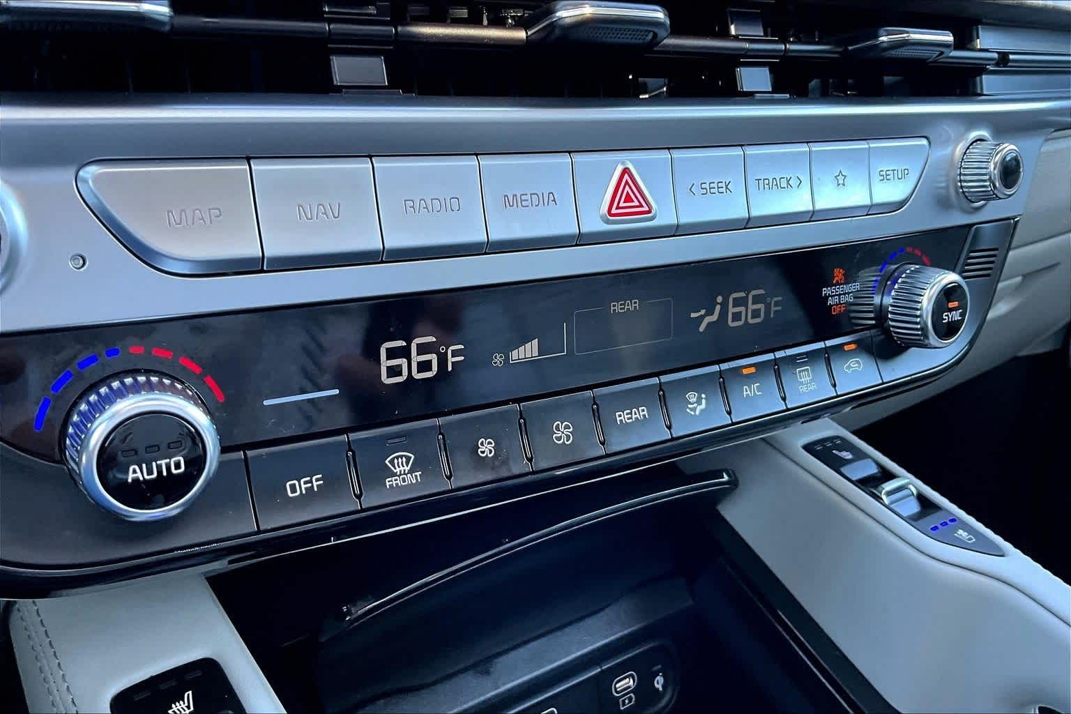 Thumbnail: 2024 Kia Telluride - 25