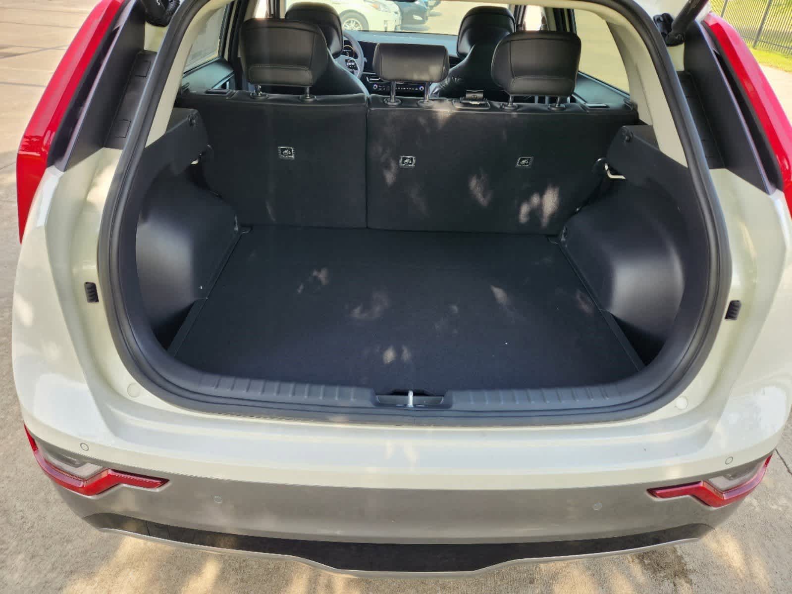 Thumbnail: 2023 Kia Niro - 19