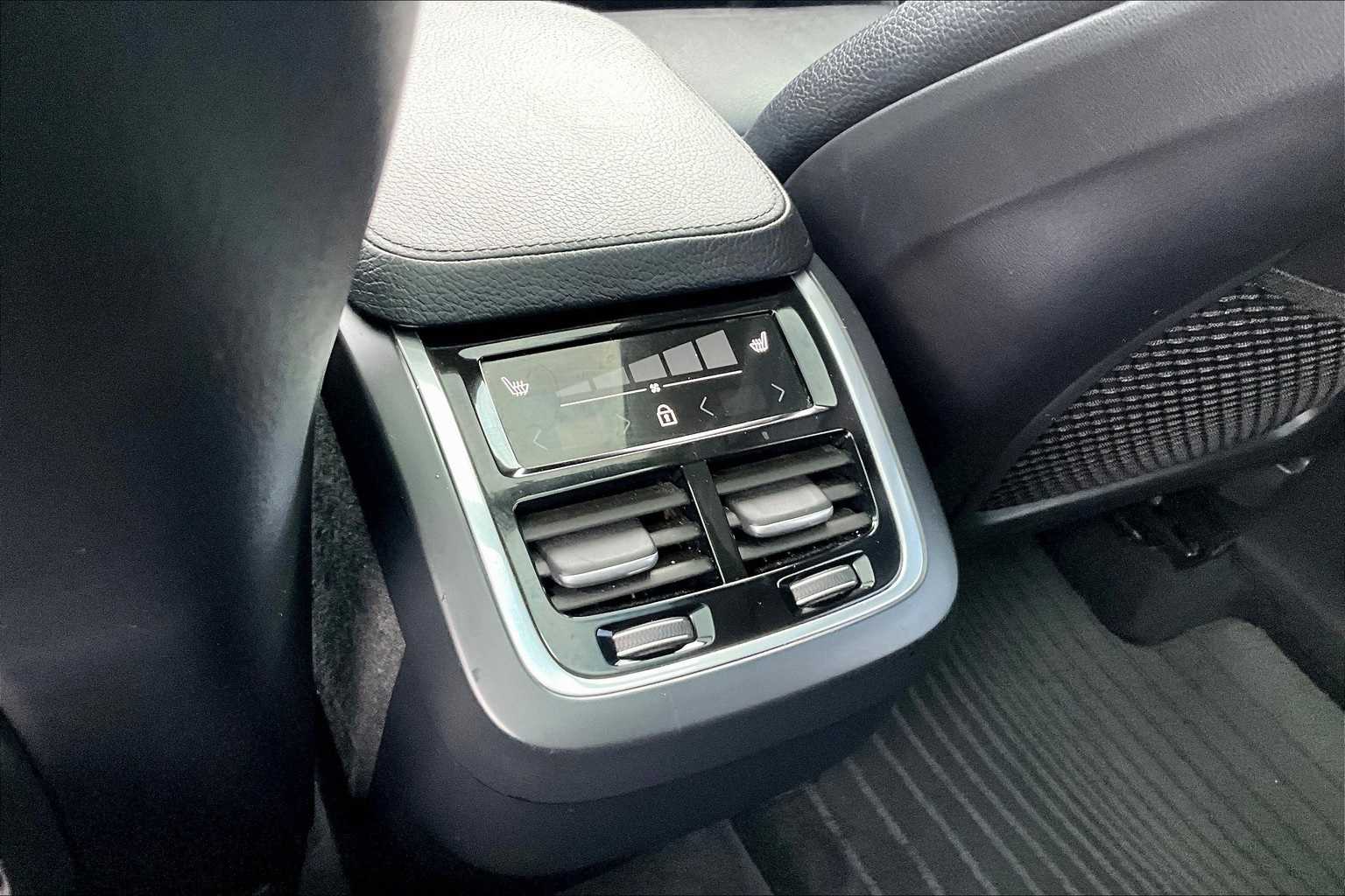Thumbnail: 2019 Volvo XC90 - 24